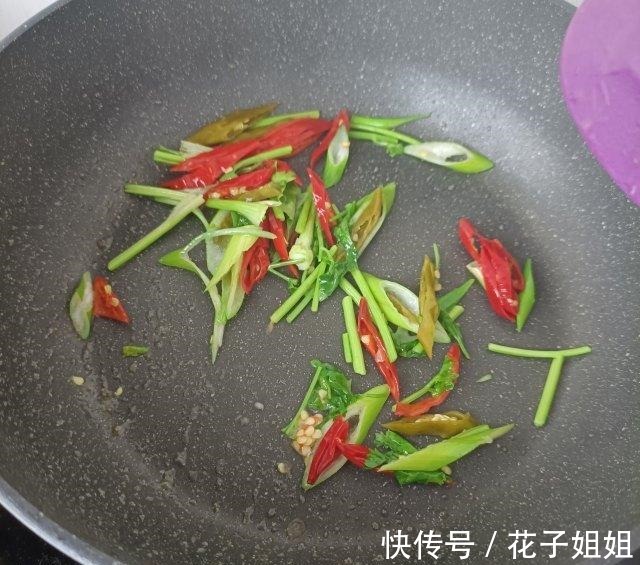 爆炒猪肝|泡椒爆炒猪肝,香嫩可口,美味下饭!