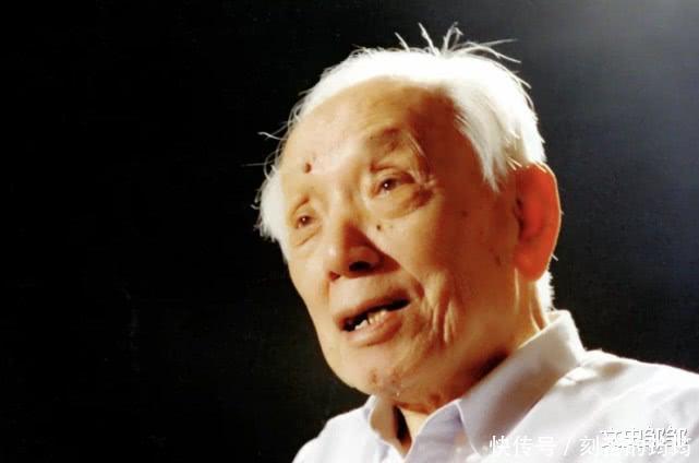 陈省身的数学人生开创几何新纪元,为中国数学教育打下坚实基础