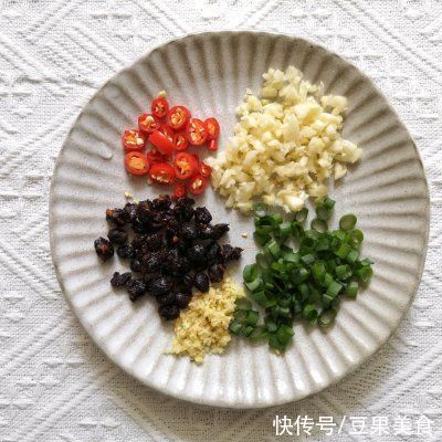  零难度的豉椒蒸排骨，排骨肉质嫩滑，豉香扑鼻#元宵节美食大赏#