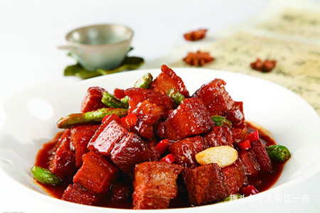 红烧肉其实不用炒糖色，教你快餐店做法，软烂入味，吃着还不腻