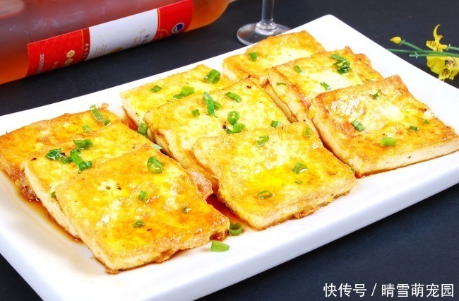 煎豆腐时,万万不可直接下油锅,多加1步骤,豆腐不粘锅也不碎