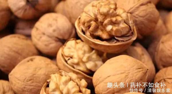 核桃|老人孩子爱吃的核桃别乱扔,核桃壳留下有妙用,解决很多人的烦恼