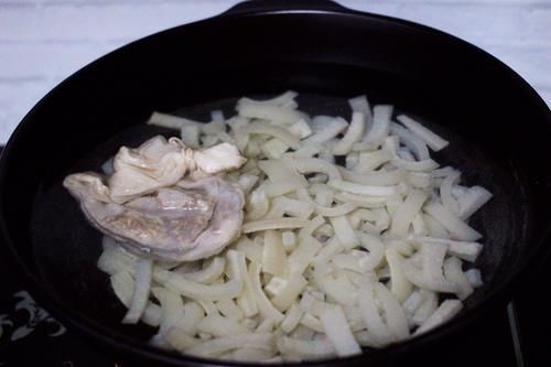  皮冻怎么做才能像饭店一样好吃，牢记2点，皮冻硬挺不碎，还不腥