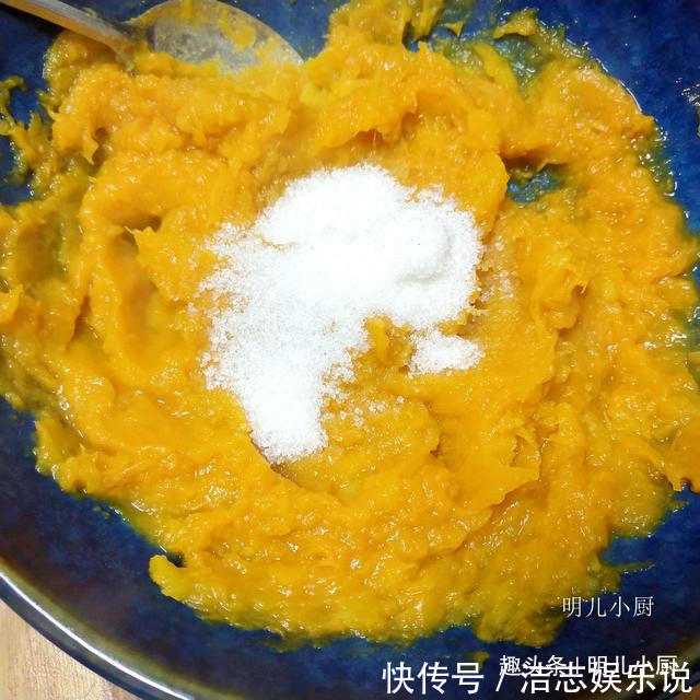 香甜|南瓜和它是绝配,做成小饼,咬一口香甜软糯,早餐孩子吃得欢