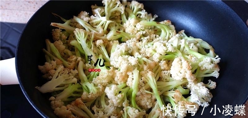 花菜|干煸花菜烧腊肉,做法简单,香辣可口,比饭店的好吃,下饭又下酒