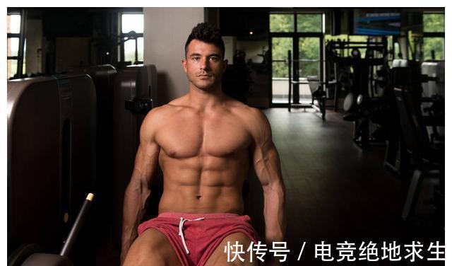 肌肉|肩部和腿部肌肉薄弱,分享1套每周4练计划,让全身肌肉更协调