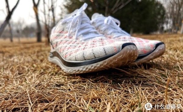 跑鞋测评 篇三：打破传统，全速前进--UA Flow Velociti Wind初体验