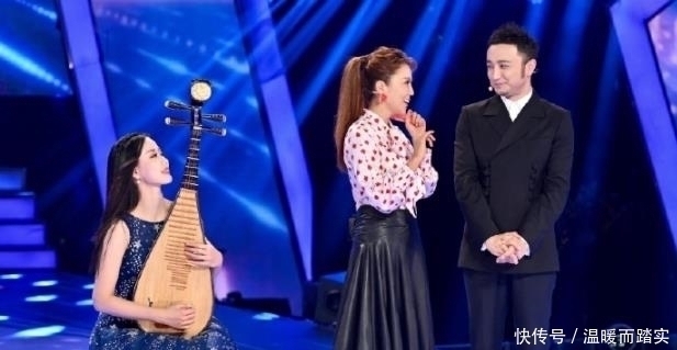 央视主持人张蕾亮相《星光大道》,这下身旁的朱迅尴尬了