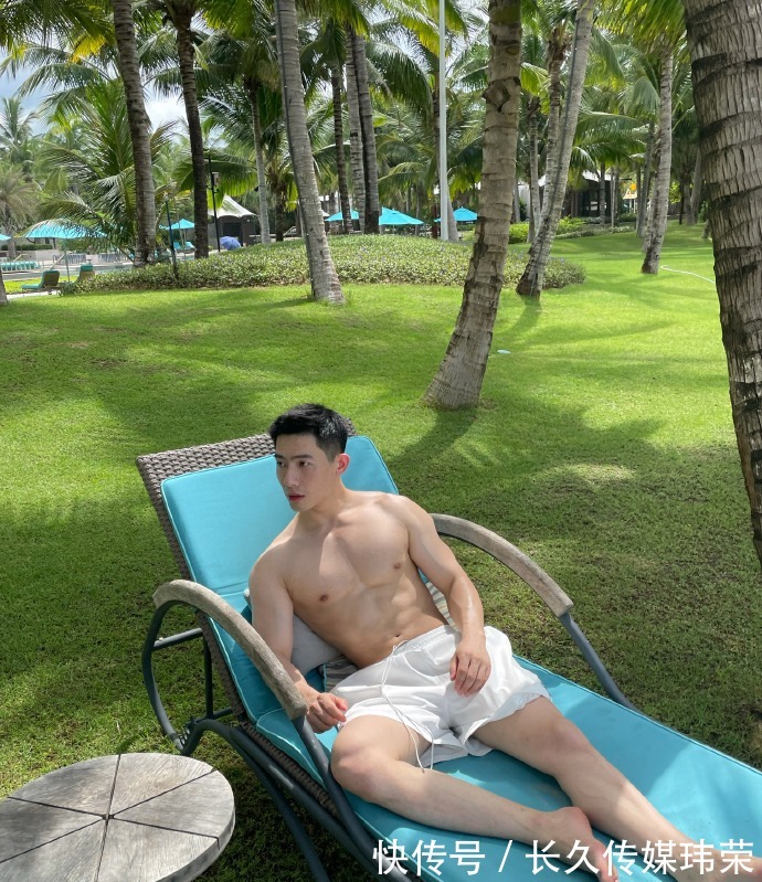 健身|满身肌肉的杭州大男孩，精致帅气，健身锻造出漂亮胸肌人鱼线！