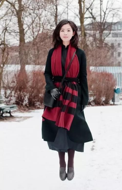 穿大衣怎样系围巾？这样三种搭配方式，让你回头率巨增
