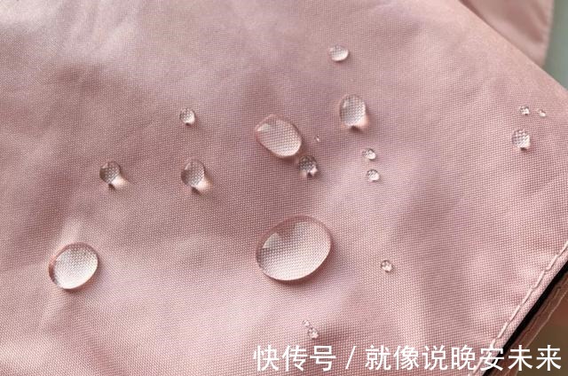 带货女王 薇娅懒人伞一晚走红,37度出门不怕晒,网友防晒霜可以扔了!