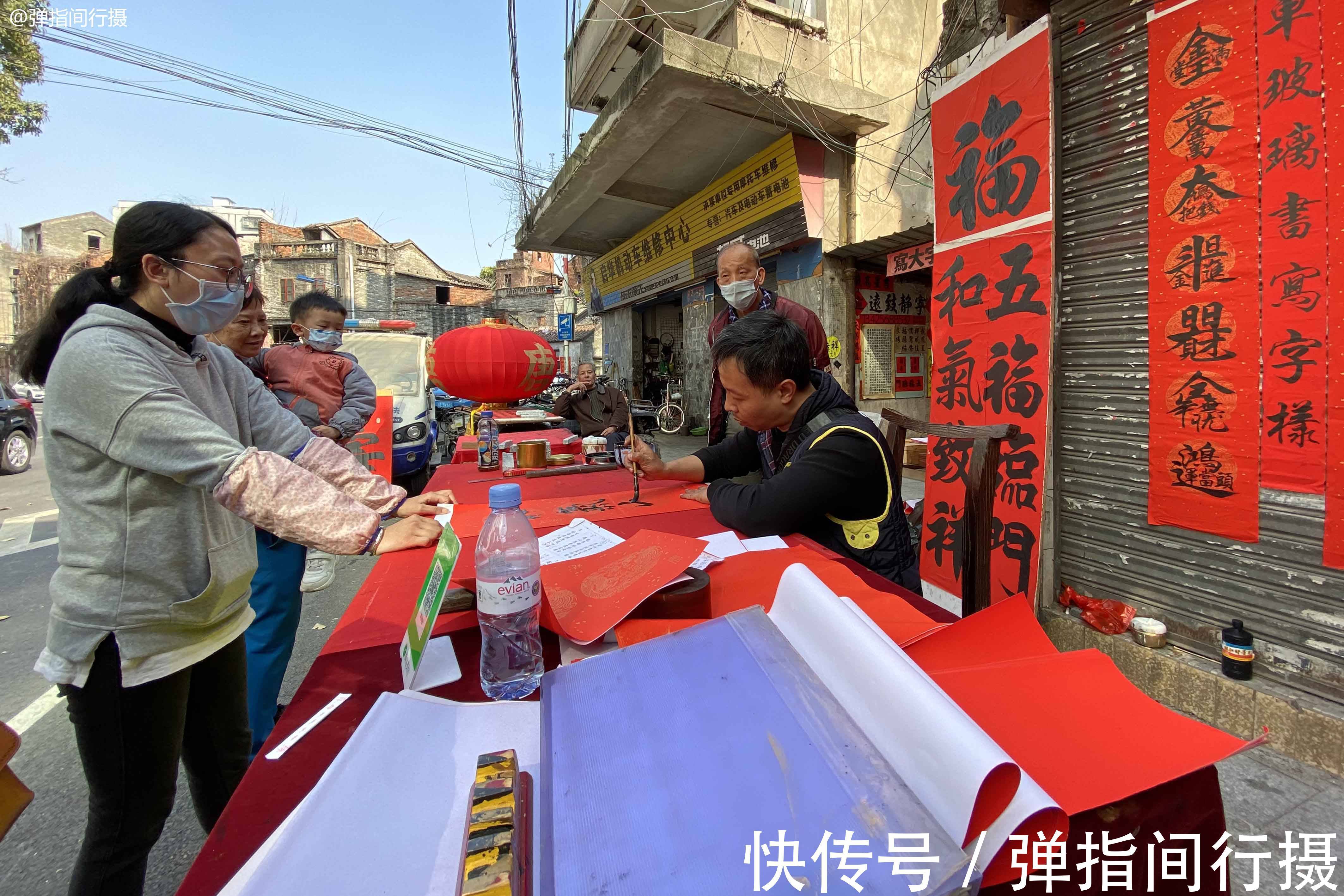 春联&佛山最有年味的老街,百米街道挂满春联,组合体书法外地人难看懂
