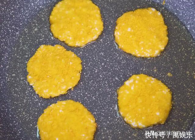 用2个苹果做一款早餐糯米饼,香甜营养,美味好吃,孩子特喜欢