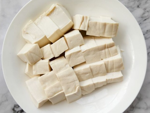 养生|奉劝大家白糖配点豆腐吃,让头晕、手麻、肩周炎、颈椎病说拜拜