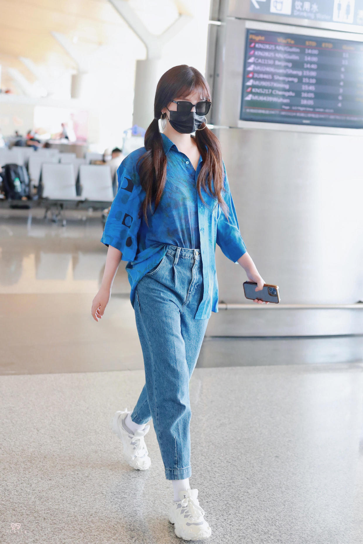 小姐姐|霍汶希带火了一种穿法,叫“衬衫+阔腿裤”,干练利落又有气场