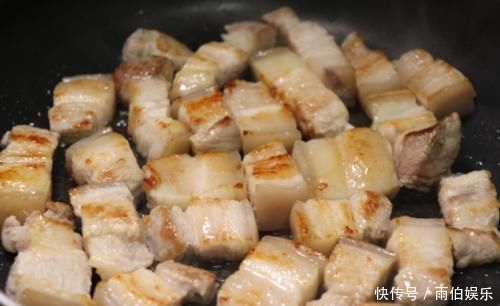 五花肉这样做真过瘾，不加水不加油，简单2步，上桌连汤汁都不剩
