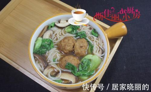 早起五分钟做好的早餐,简单营养又美味,五块煮一锅全家吃个精光