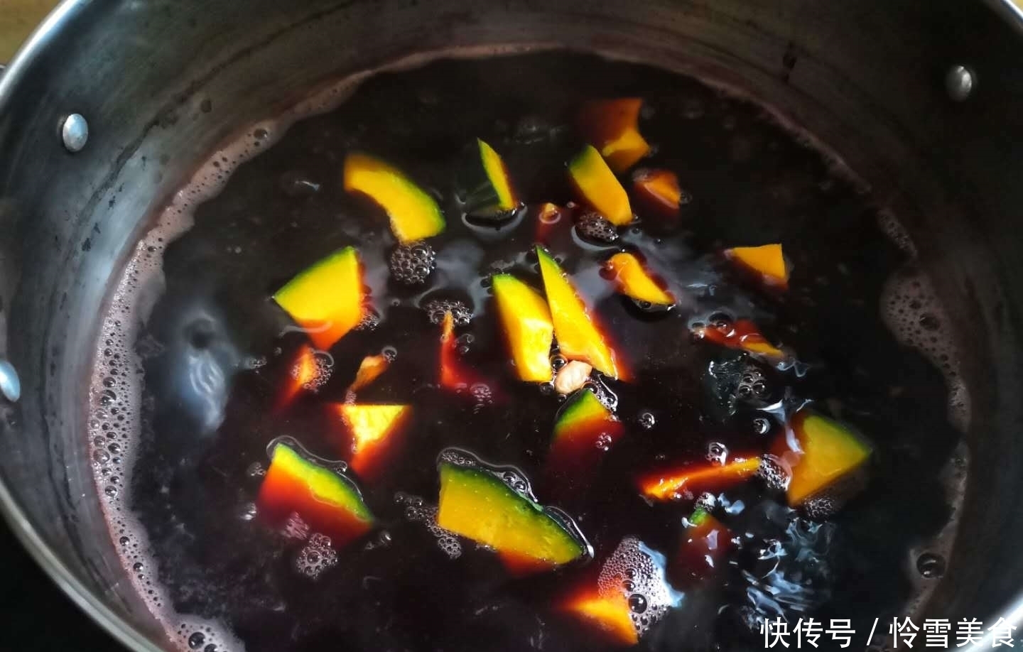 夏季这“粥”要常喝,每天一碗,安神补血又美颜,头发乌黑显年轻