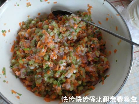 做饺子馅,不用猪肉多吃素,用这2样青菜调馅,营养美味吃不腻