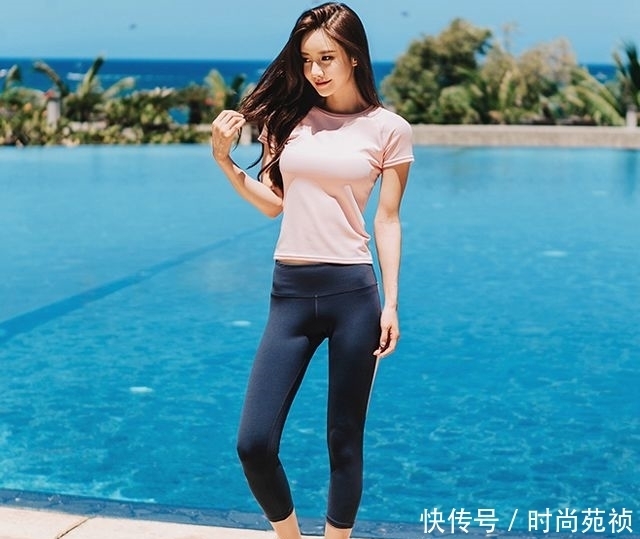 时尚|秀气迷人的紧身打底裤美女,穿出女性性感姿态,优雅迷人