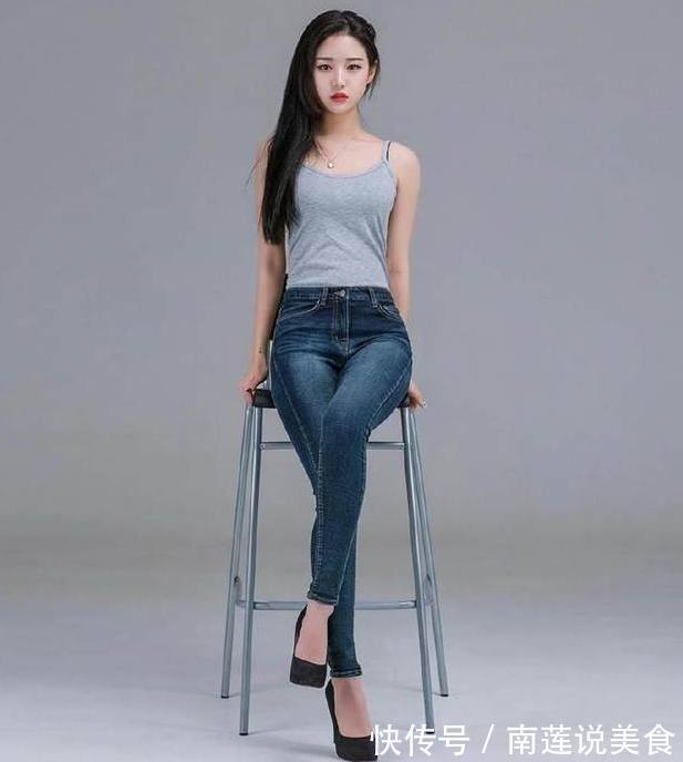 小姐姐 时尚穿搭紧身牛仔裤小姐姐,曲线凹凸有致看着都像女神!