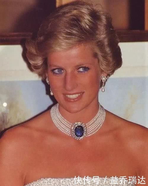 戴安娜生前的经典项链,被卡米拉改成胸针,却戴一次被人骂一次