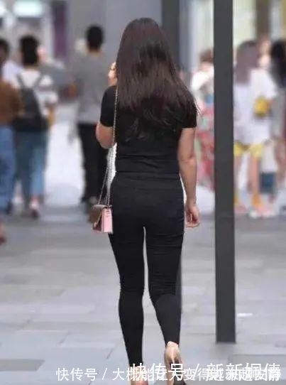 牛仔裤|牛仔裤能很好地拉长腿的长度，展现成熟女性的时尚与美丽