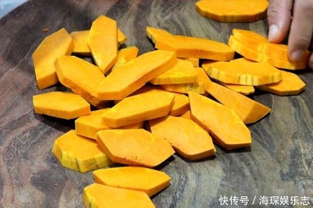 香甜可口|秋天吃早餐别总喝豆浆了,试试这碗奶香南瓜露,香甜可口老少皆宜