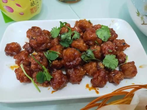 初五二姐请客，姐夫准备12人晚餐，260元吃到扶墙，比饭店强