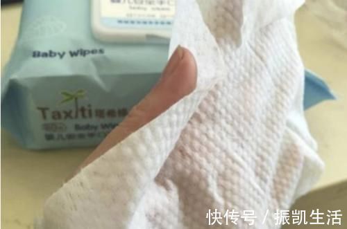 宝妈|还在“偷懒”用湿巾给孩子擦屁股？看似简单省事，实则是在坑娃