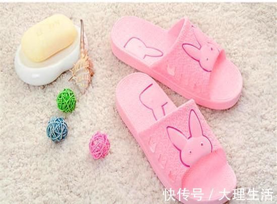 小技巧|拖鞋穿久了有黑垢洗不干净?学会两个小技巧,拖鞋立马干净如新