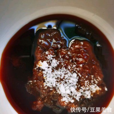  ??黄焖罗非鱼块这样做也太好吃了，每天下饭都靠它