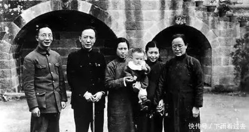 郭沫若|郭沫若写4字骂鲁迅,鲁迅加1字回复