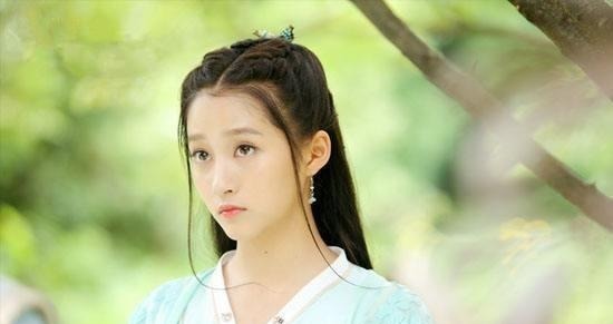 金银花@少女一上联:“白头翁,采尽金花银花”,秀才下联,才女又羞又气