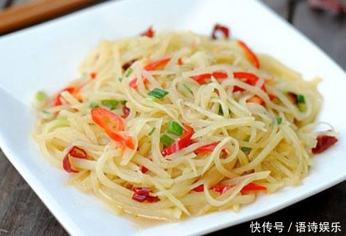 炒土豆丝时，不能直接下锅炒，大厨教你多做1步，才会脆爽不粘锅