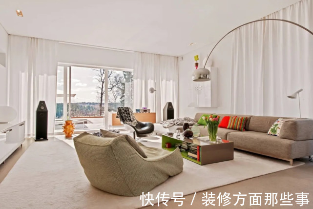 功能主义|92平现代风二居室,一进门就是客厅巧用隔断还有收纳作用