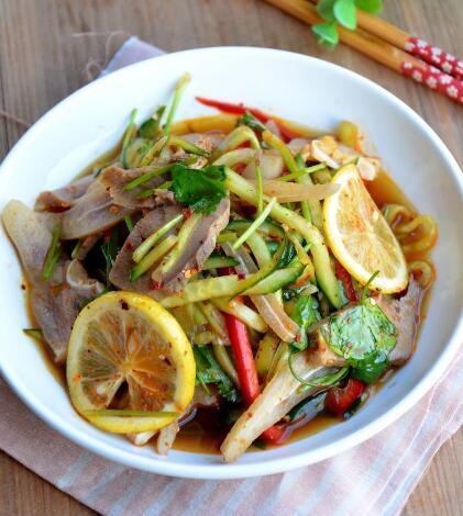 猪耳|冬天,给孩子吃几道菜,富含维生素,提升孩子智力,有效预防流感