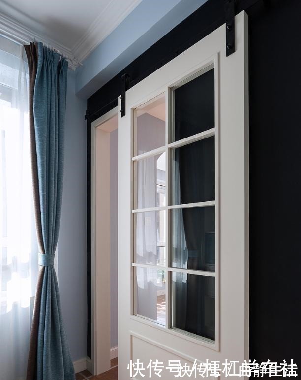 隐蔽门|厨房别再安装推拉门了,现在流行这种设计,干净实用还漂亮!