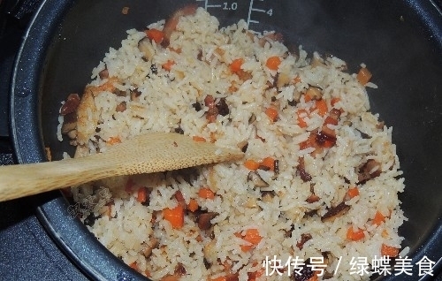 懒人|夏天的懒人焖饭,饭菜一锅出,有肉有菜营养均衡,比外卖还省时