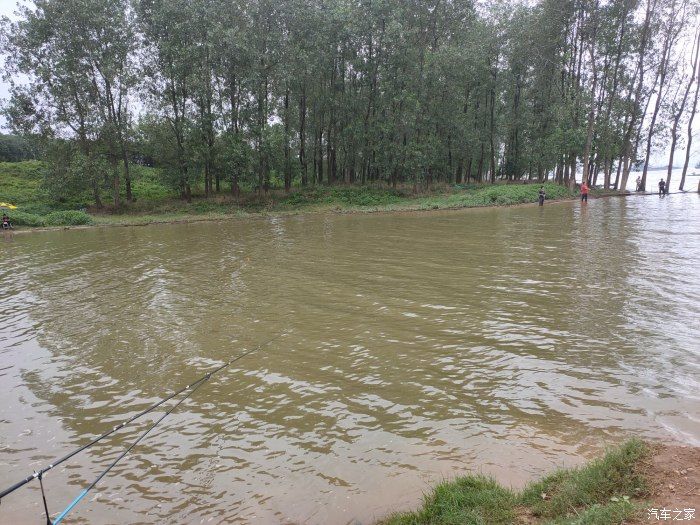 奶茶|没有秋天的第一杯奶茶只有秋天的第一次钓鱼