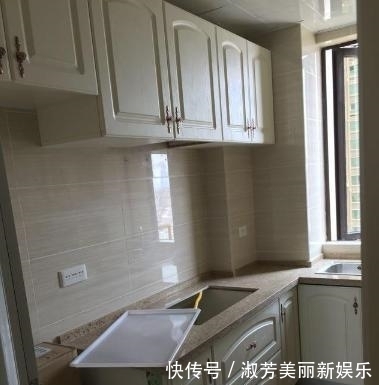 飘窗|婆婆在飘窗打了一圈柜子, 被我发到业主群里, 群里消息炸了锅!