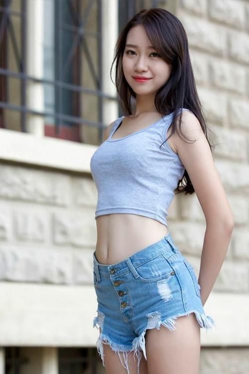魅力|美女穿搭:牛仔裤美女,魅力提升,不乏妩媚感