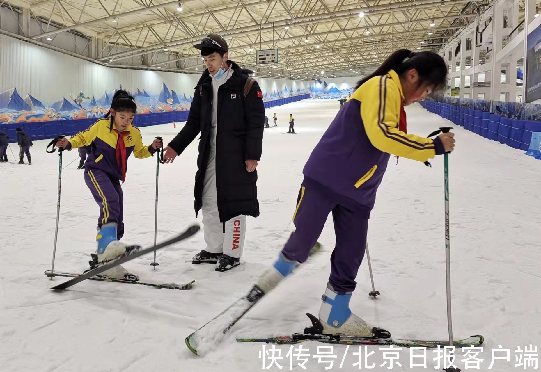 小学|石景山区电厂路小学举行越野滑雪项目体验活动