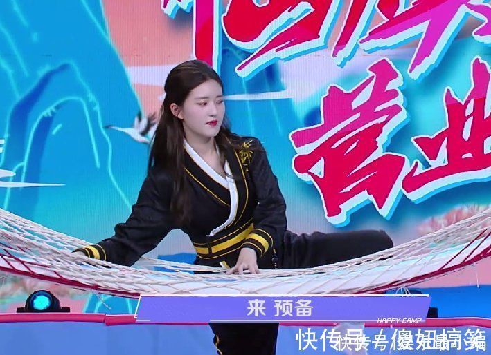 趙露思玩游戲摔進(jìn)泡沫坑,白鹿笑到嘴巴張大,成毅表情卻好不一樣