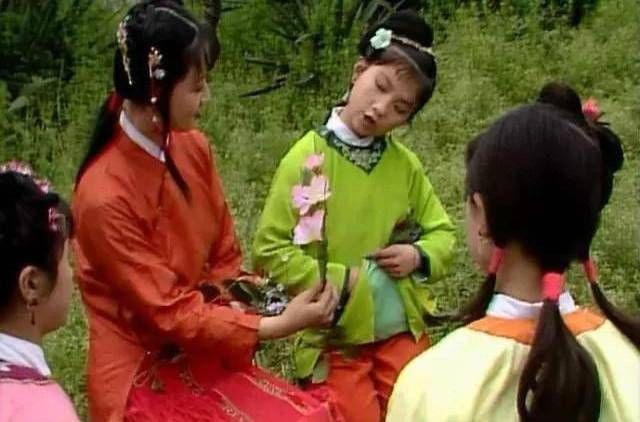  身上|红楼梦里这个女子，3个男人喜欢她，源于她身上3个品质