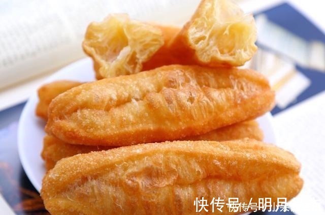 酵母|炸油条，用酵母发酵是错的，用它发酵，油条酥脆香软，上桌一扫光