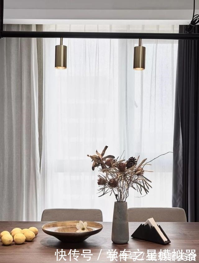 次卧|一样的80㎡,他家装修出的效果为什么这么宽敞,超大客厅真棒!