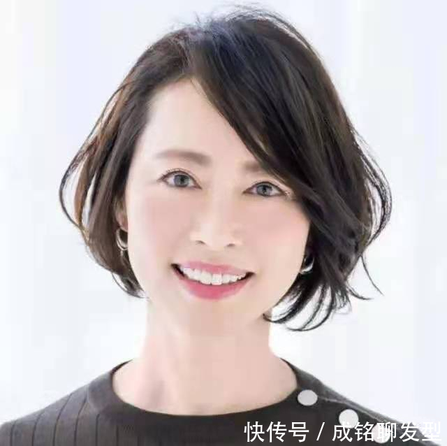  50岁女人最好放弃黑长直吧！这几位漂亮大妈精致短发，优雅又减龄