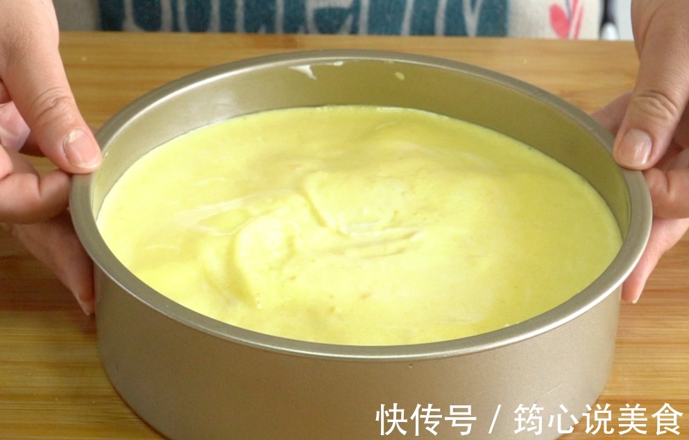 双色玉米面蒸蛋糕，好吃不上火，用对方法，暄软漂亮中间不发粘