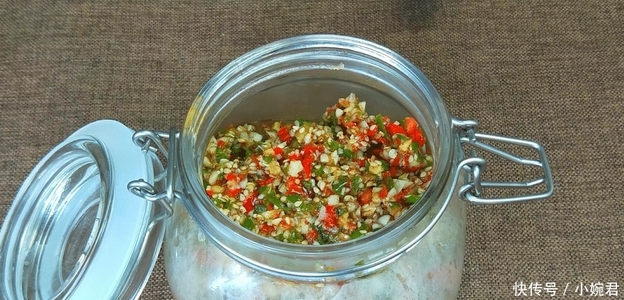 “万能的蒜蓉辣酱”,教你最正宗的做法,拌啥都好吃,实在太香了